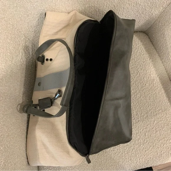 Fabletics The Canal Day Tote Duffle Travel Bag - Picture 9 of 13